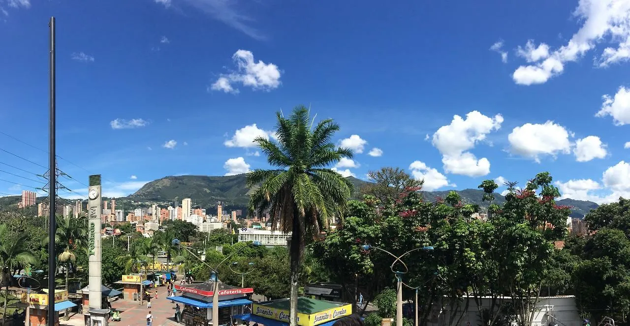 Guest House Poblado Medellin Bed & Breakfast
