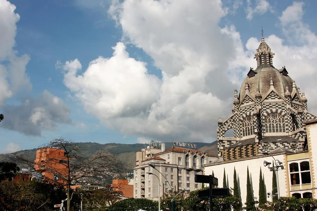 Guest House Poblado Medellin Bed & Breakfast